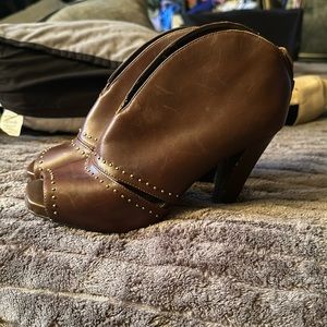 Brown open toe ankle like boots used by cute